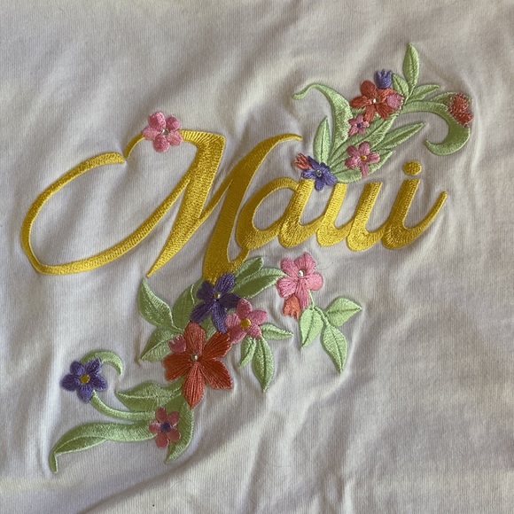 Sun International embroidered Maui t-shirt, size medium - Picture 2 of 2